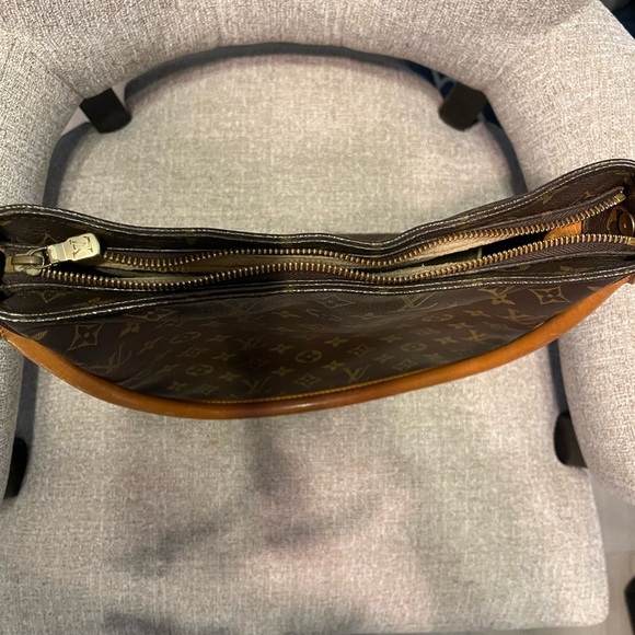 Louis Vuitton Looping GM Monogram Tote - Picture 5 of 9